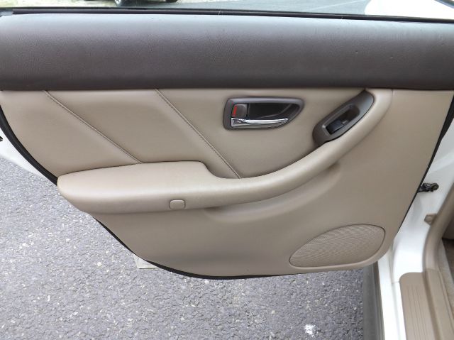 Subaru Outback 2000 photo 9