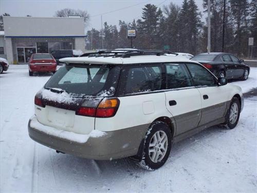 Subaru Outback 2000 photo 2