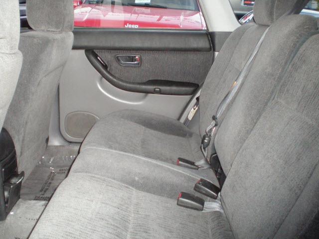 Subaru Outback 2000 photo 4