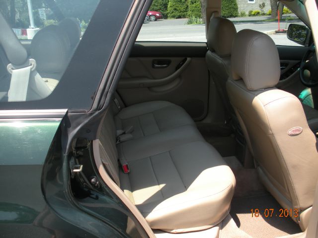Subaru Outback 2000 photo 3