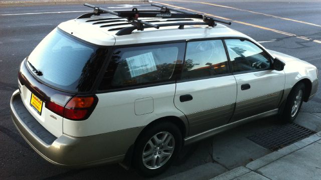 Subaru Outback 2000 photo 2