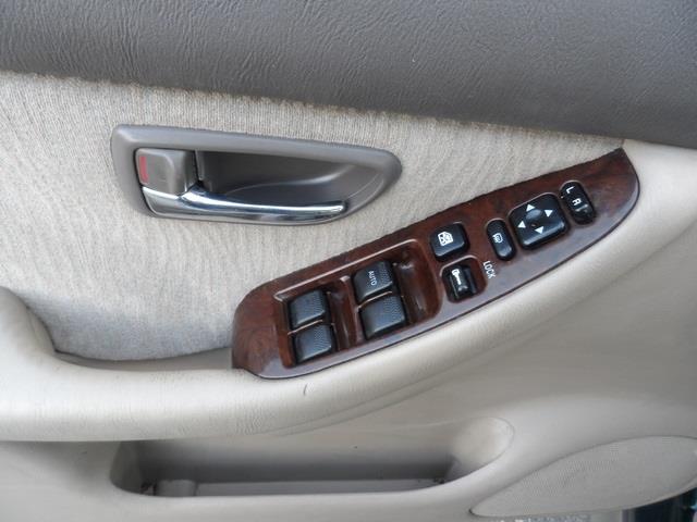 Subaru Outback 2000 photo 17