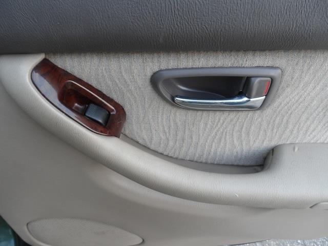 Subaru Outback 2000 photo 22