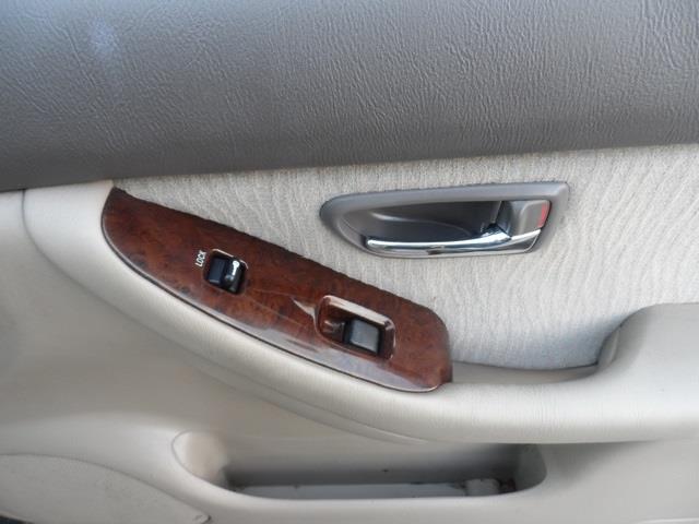 Subaru Outback 2000 photo 31