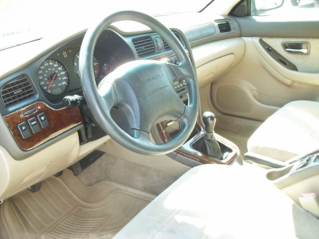 Subaru Outback 2000 photo 9