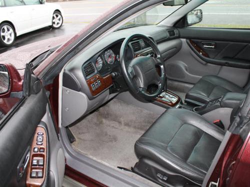 Subaru Outback 2000 photo 2