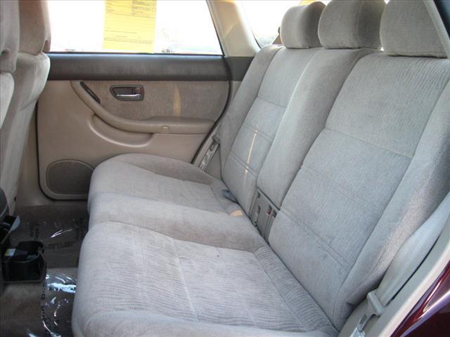 Subaru Outback 2000 photo 4
