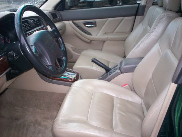 Subaru Outback 2000 photo 4