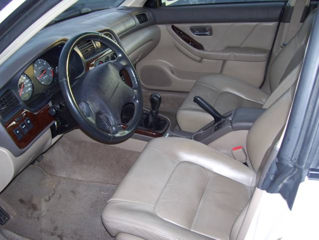 Subaru Outback 2000 photo 2