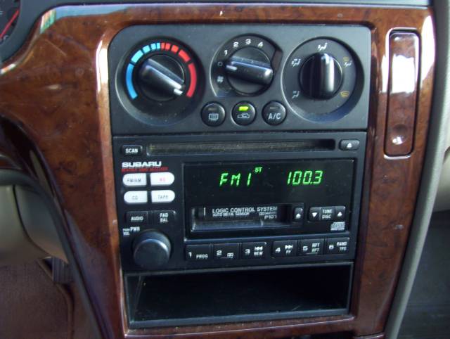 Subaru Outback 2000 photo 4