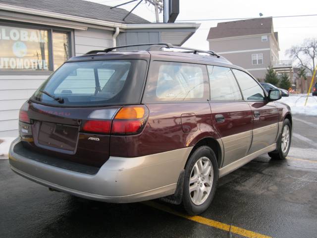 Subaru Outback 2000 photo 2