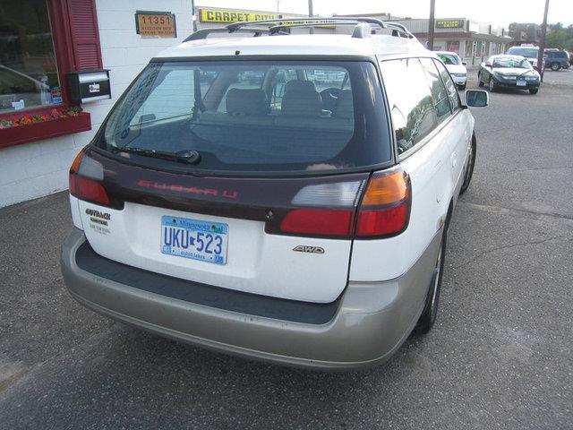 Subaru Outback 2000 photo 2