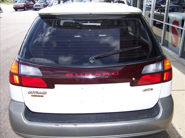 Subaru Outback 2000 photo 2