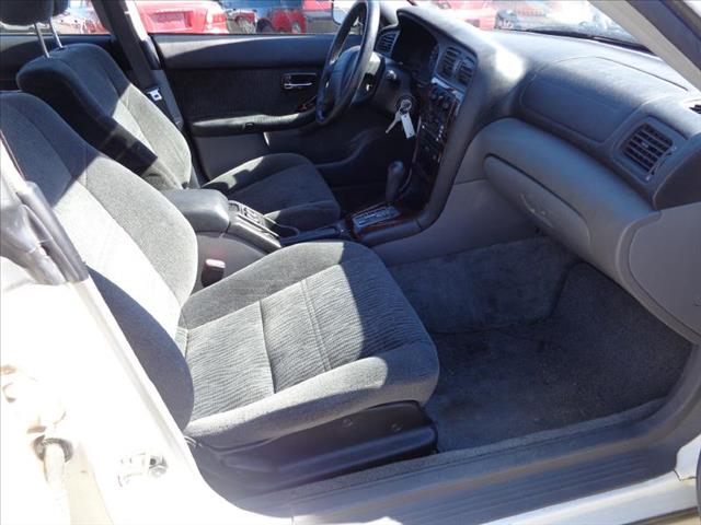 Subaru Outback 2000 photo 4