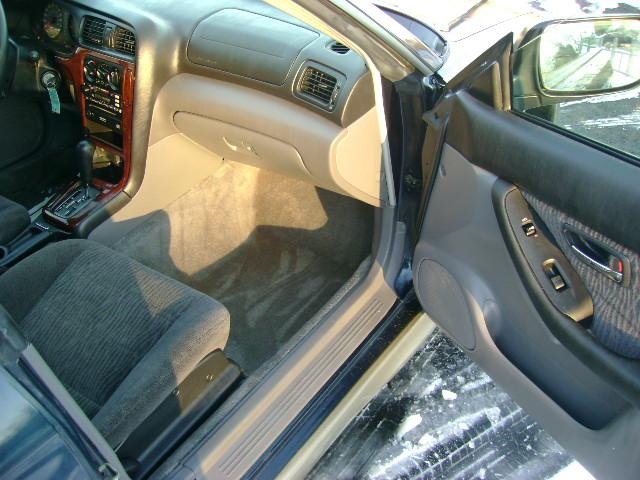 Subaru Outback 2000 photo 2