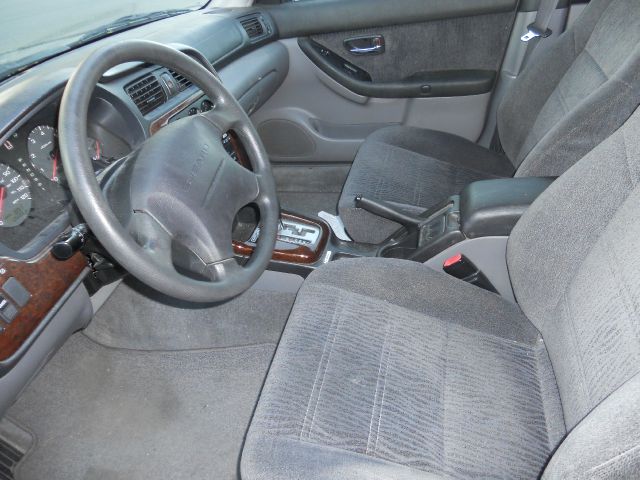 Subaru Outback 2001 photo 2