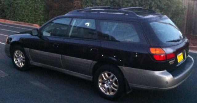 Subaru Outback 2001 photo 2