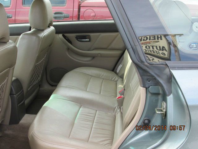 Subaru Outback 2001 photo 1