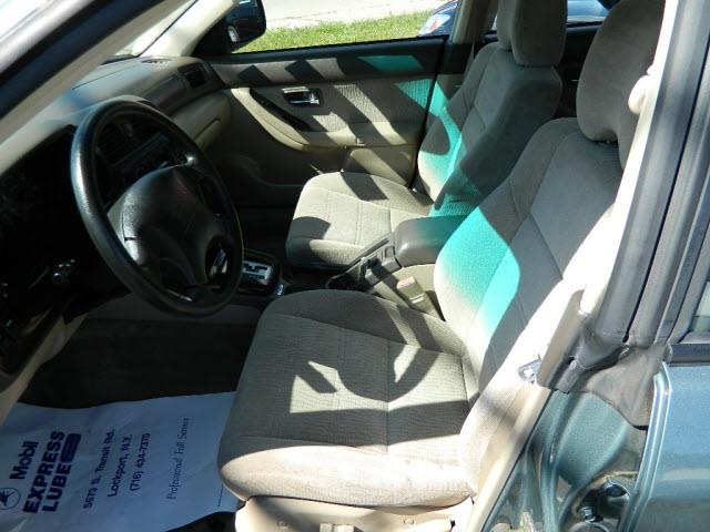 Subaru Outback 2001 photo 2