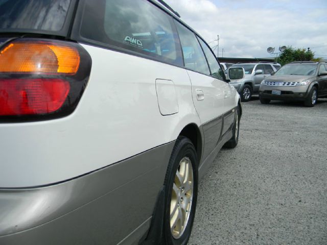 Subaru Outback 2001 photo 1