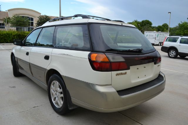 Subaru Outback 2001 photo 2