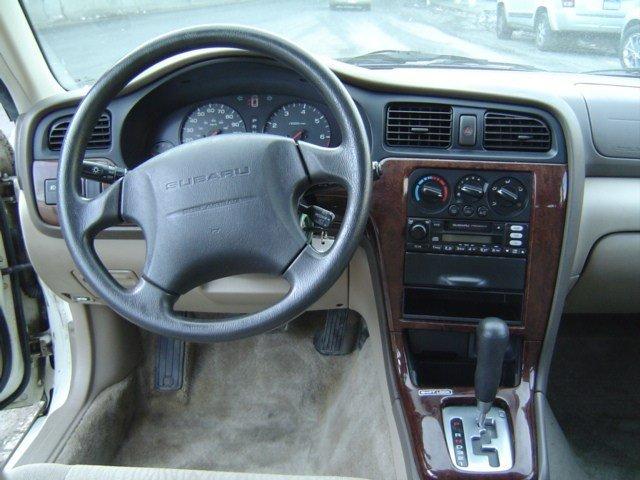 Subaru Outback Base Unspecified