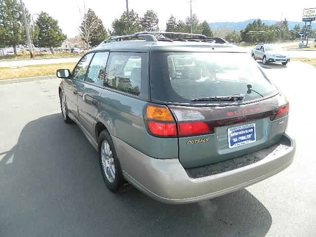 Subaru Outback Base Unspecified