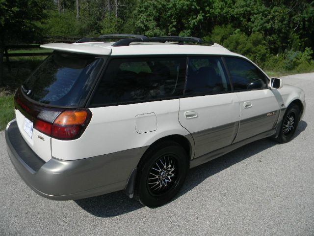 Subaru Outback 2002 photo 2