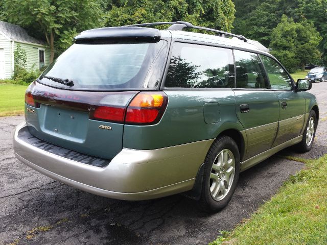 Subaru Outback 2002 photo 2
