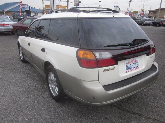 Subaru Outback Base Unspecified