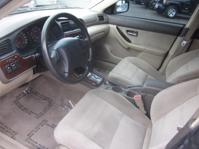 Subaru Outback 2002 photo 2