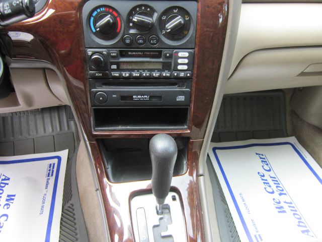 Subaru Outback 2002 photo 12