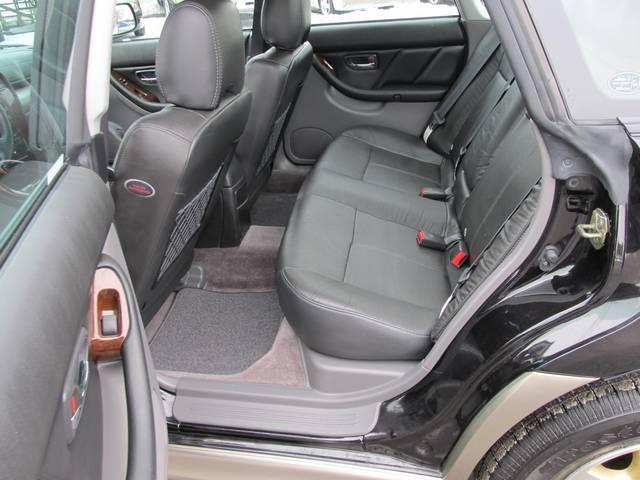 Subaru Outback 2003 photo 2