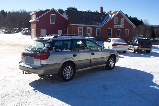 Subaru Outback 2003 photo 2