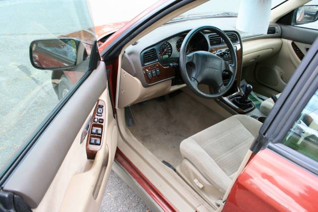 Subaru Outback 2003 photo 2