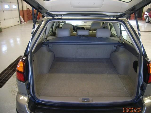 Subaru Outback 2003 photo 2