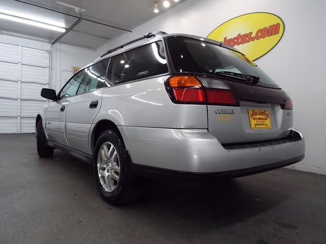 Subaru Outback 2004 photo 2