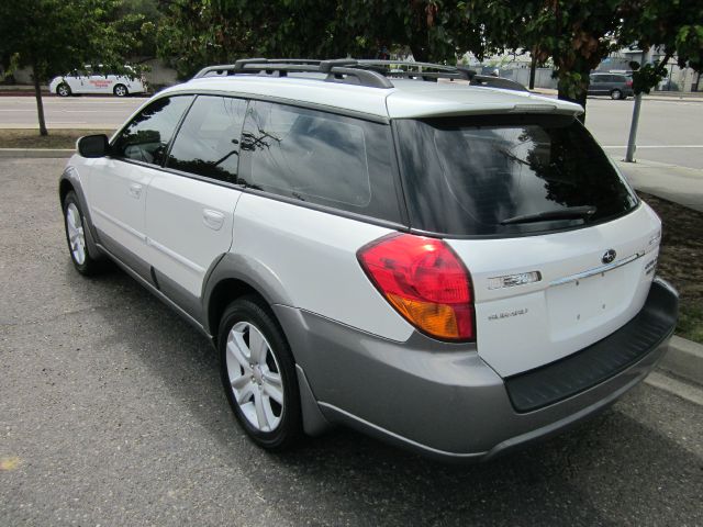 Subaru Outback 2005 photo 11