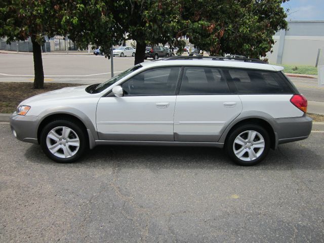 Subaru Outback 2005 photo 4