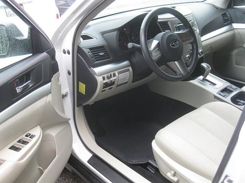 Subaru Outback 2010 photo 1