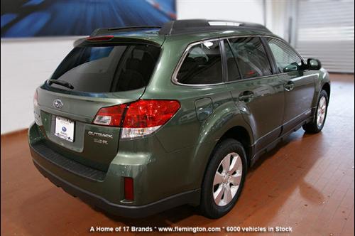 Subaru Outback 2010 photo 2