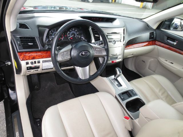 Subaru Outback 2010 photo 3