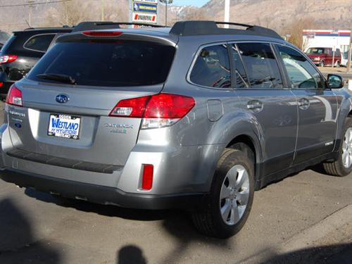 Subaru Outback 2010 photo 2