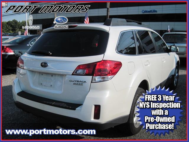 Subaru Outback 2010 photo 2