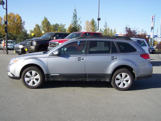 Subaru Outback 2010 photo 2