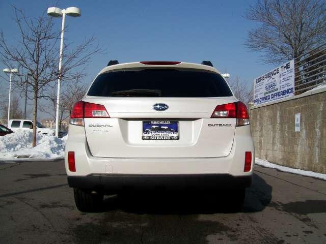 Subaru Outback 2010 photo 4