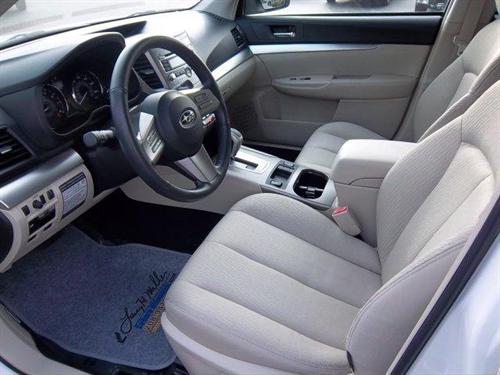 Subaru Outback 2010 photo 4