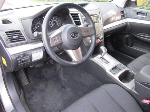 Subaru Outback 2010 photo 2