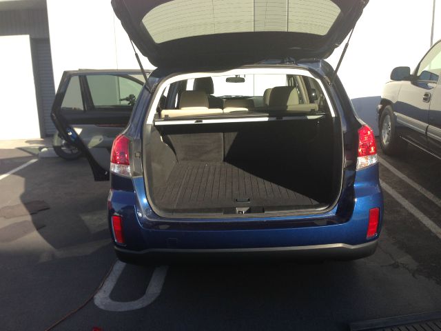 Subaru Outback 2010 photo 1