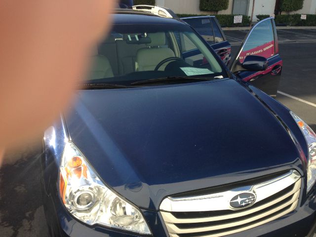 Subaru Outback 2010 photo 2